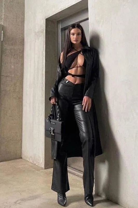 Hollow one-shoulder long-sleeved top