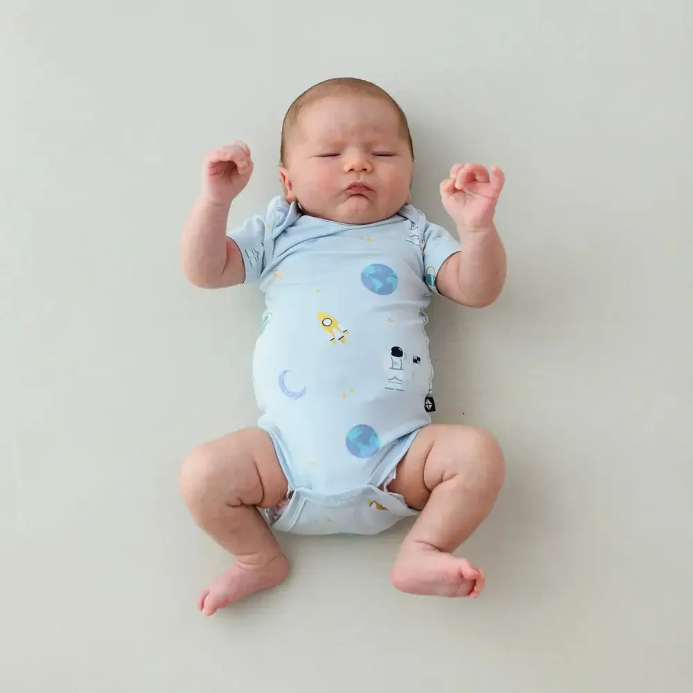 Kyte Baby Short Sleeve Bodysuit in Ice Space