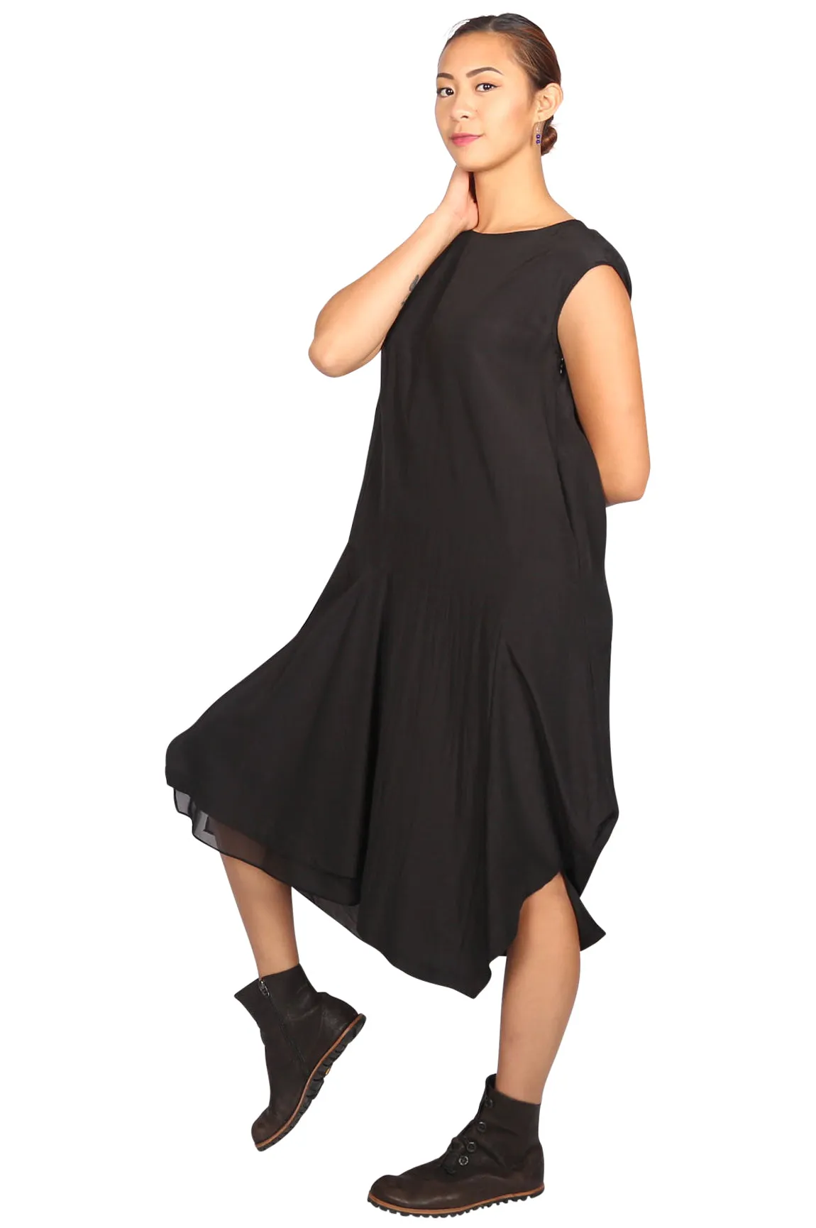 Moyuru Black Dress with Contrast Hem
