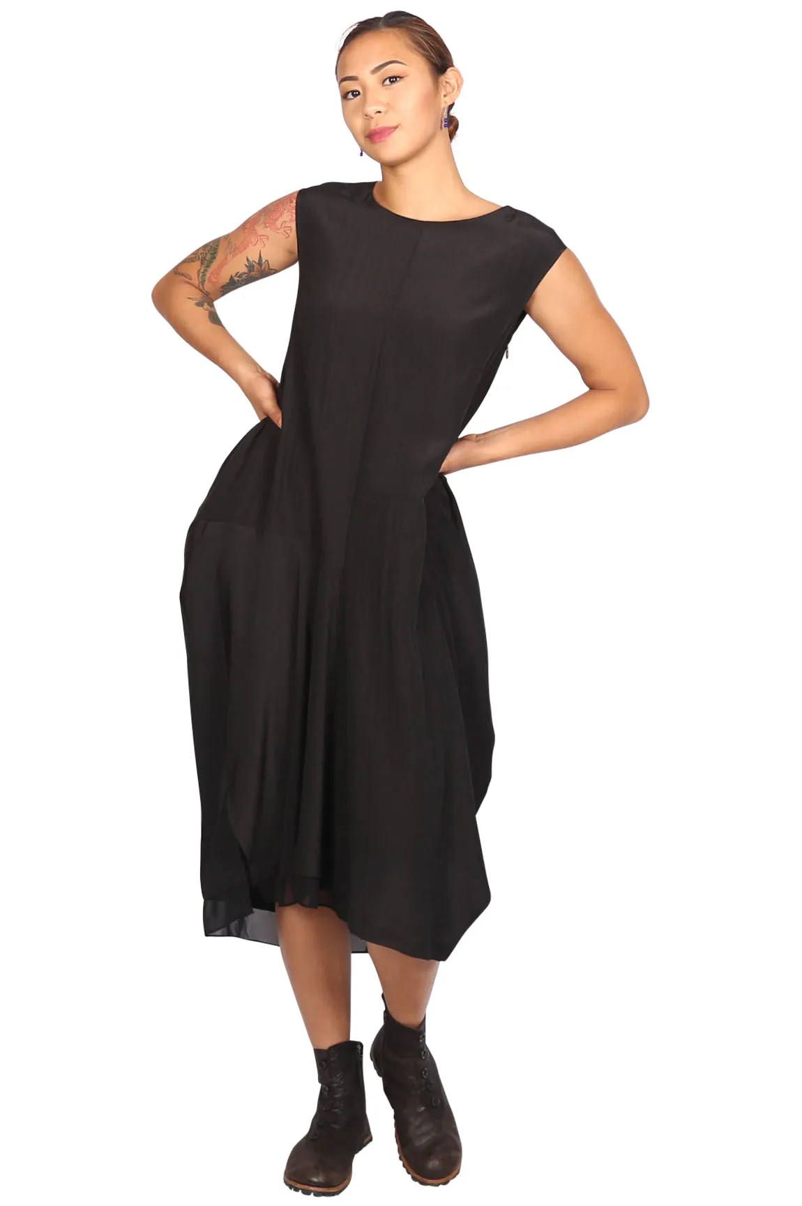 Moyuru Black Dress with Contrast Hem