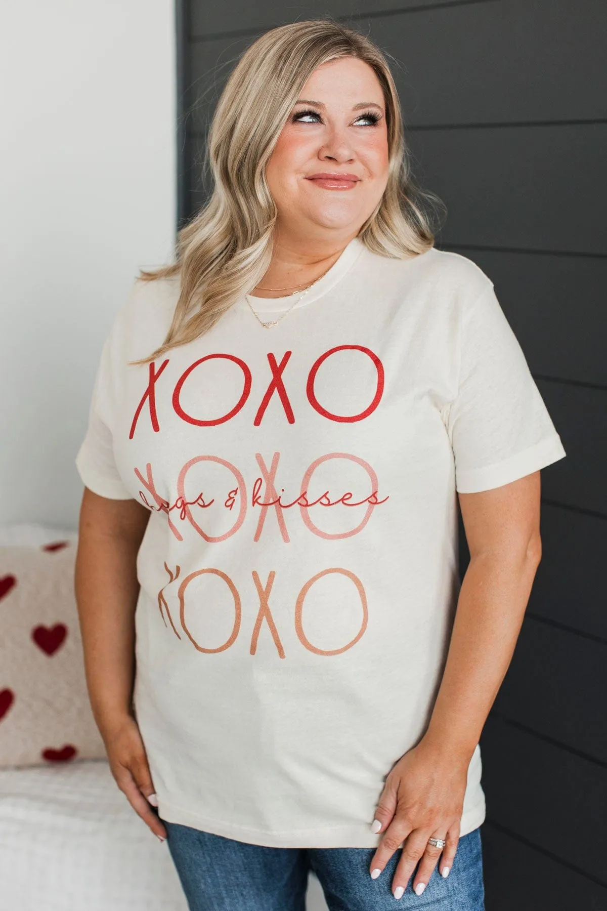 "Hugs & Kisses" Graphic Tee- Cream