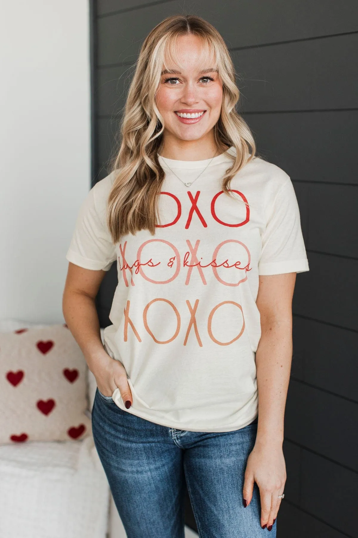 "Hugs & Kisses" Graphic Tee- Cream