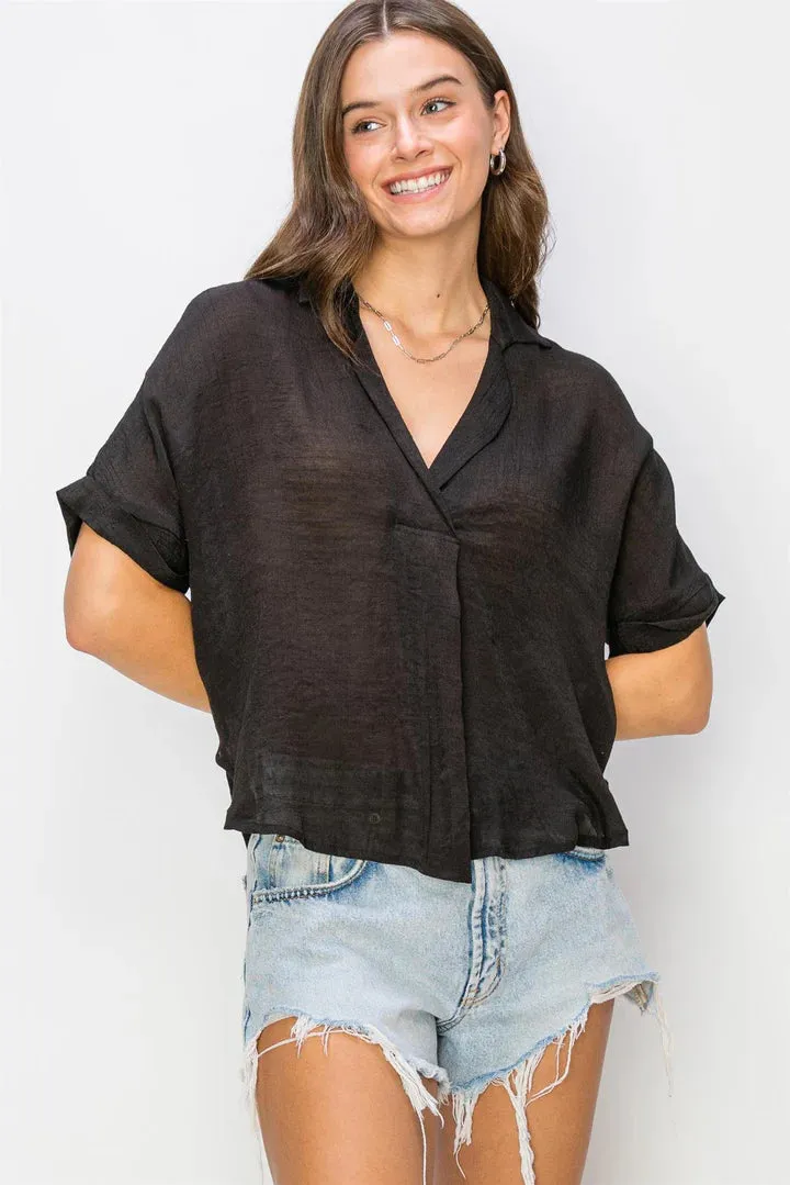 Remi High-Low Short Sleeve Top In Black