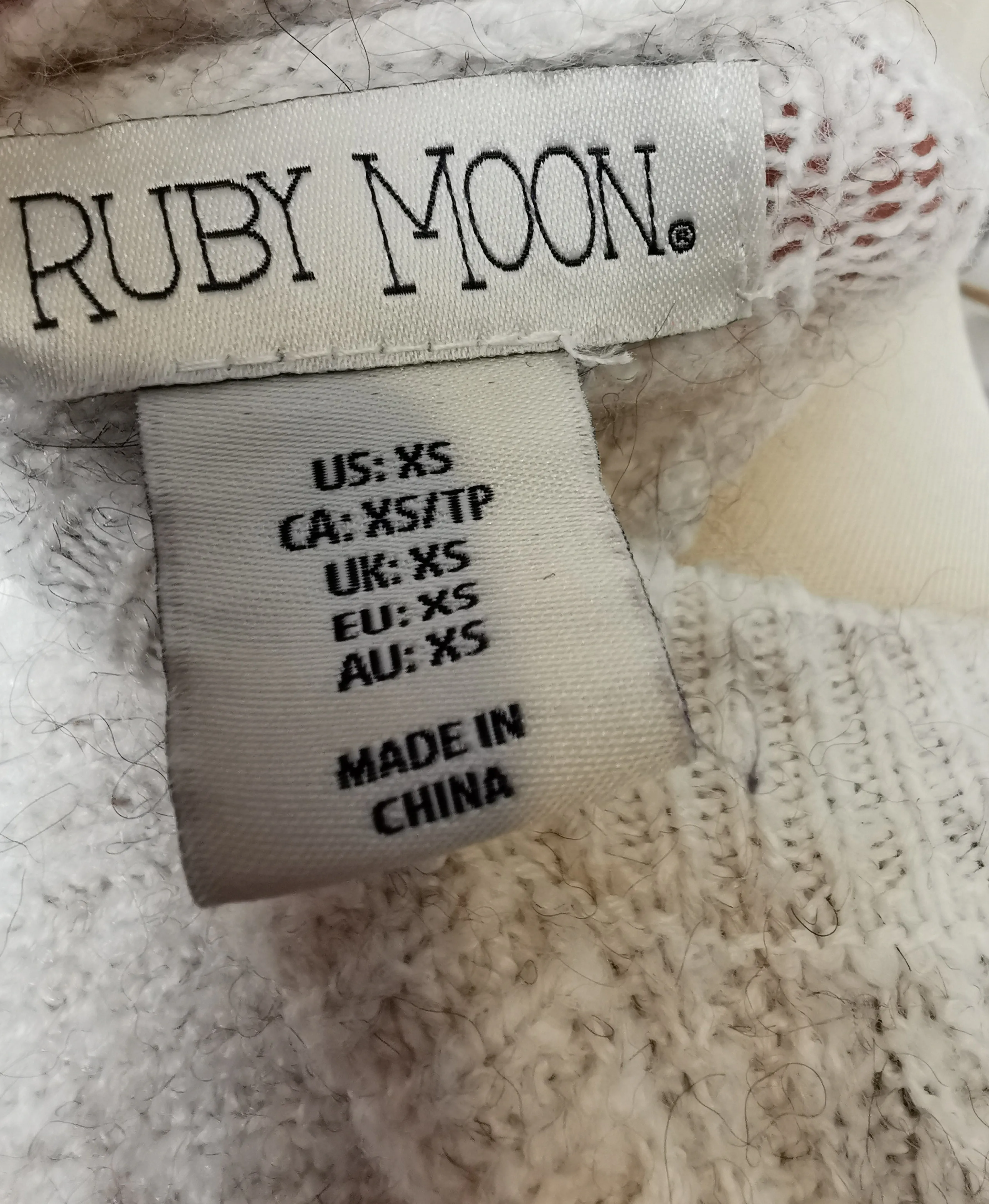 WOMENS SIZE XS - RUBY MOON, Soft Knit, Boatneck Sweater EUC B53
