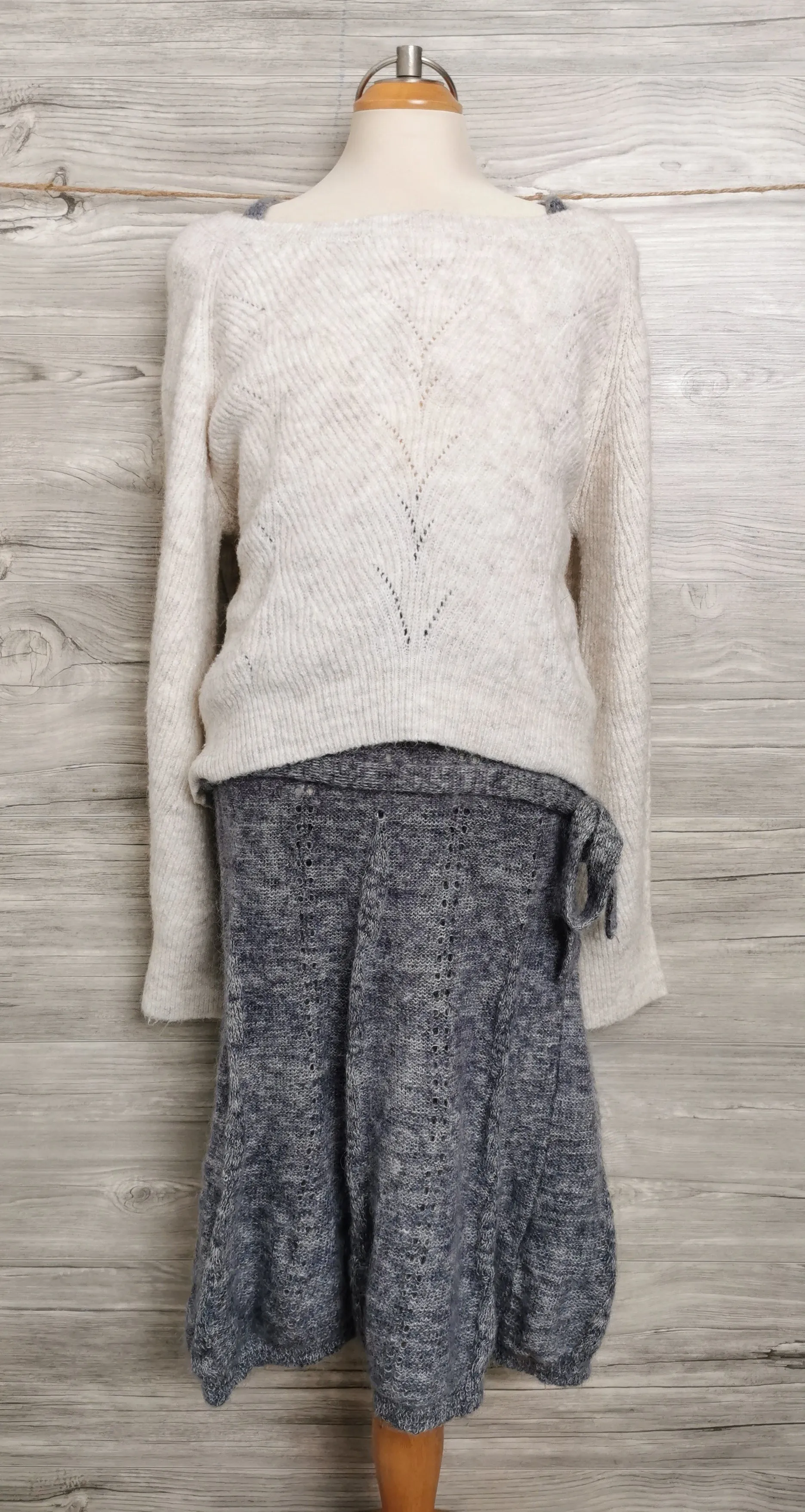 WOMENS SIZE XS - RUBY MOON, Soft Knit, Boatneck Sweater EUC B53